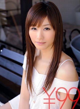 貧乳だけどいいですか？そんな千佳ちゃんのガチンコセックス。スレンダーボディを前から後ろから下からガンガン突きまくる。奥が気持ちイイと千佳ちゃん。更に指マンで潮吹きさせちゃおう。最後もいっぱい突いて、特濃精子をたっぷり顔射 絵色千佳の画像